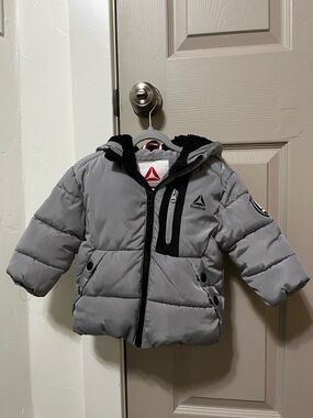 Reebok Toddler Heavyweight Puffer Jacket with Hoodie 18m